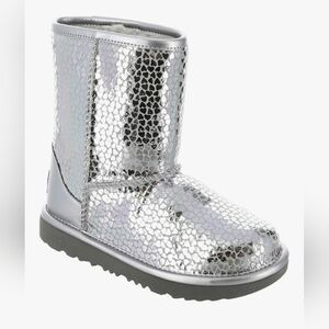 NEW - Silver Classic II Gel Heart Uggs (Size 6 Big Girls)